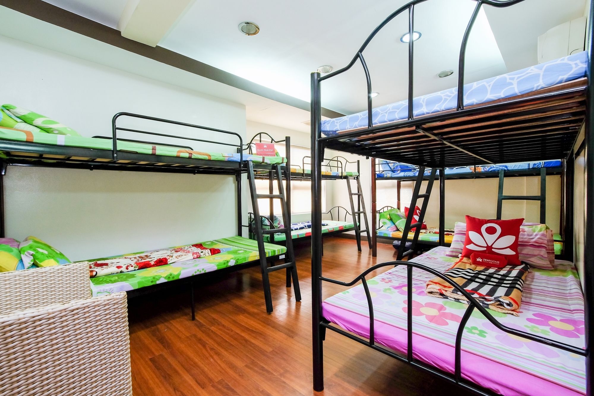 Zen Hostel Quirino Ave. Malate Манила Экстерьер фото