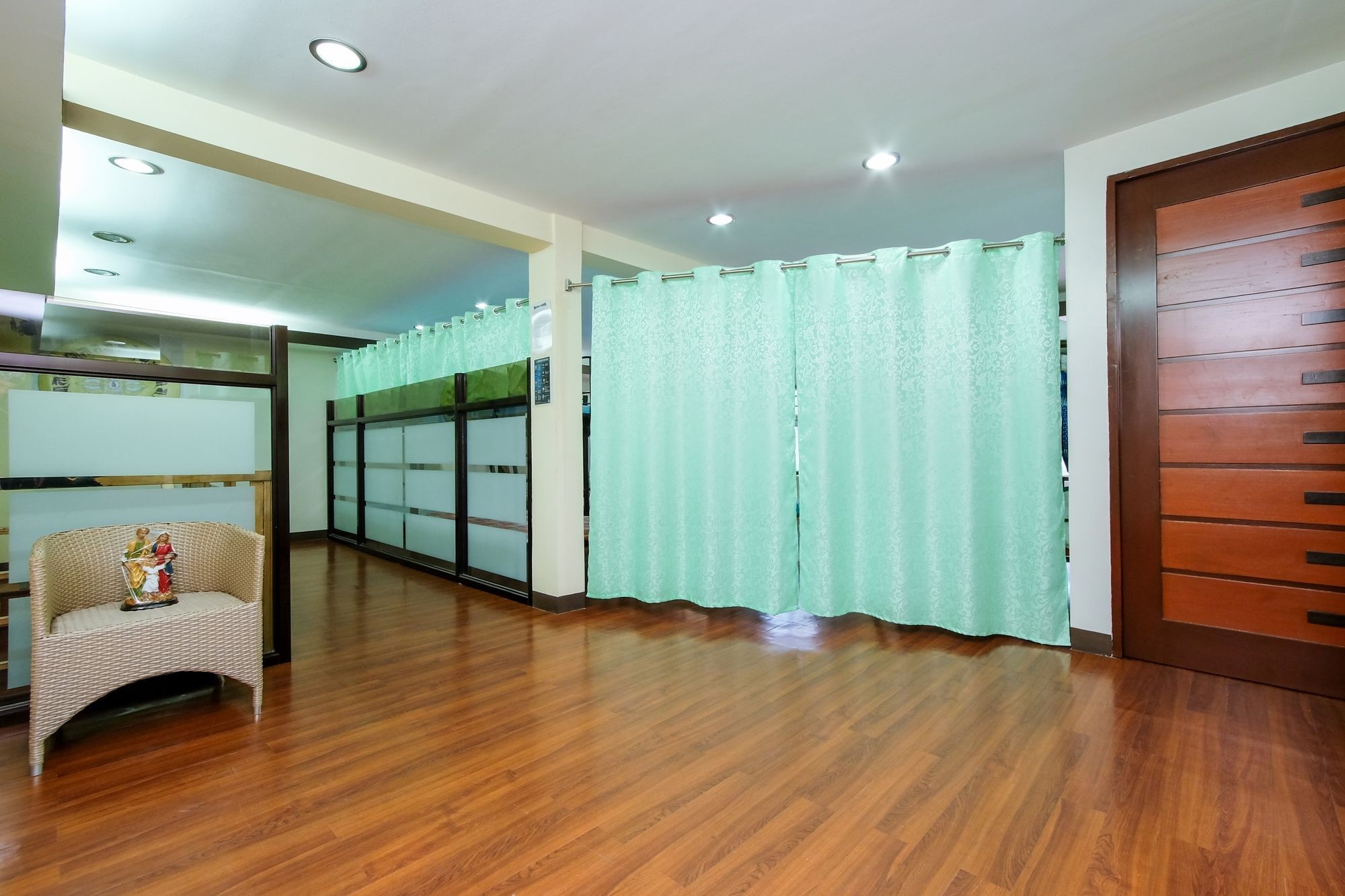 Zen Hostel Quirino Ave. Malate Манила Экстерьер фото